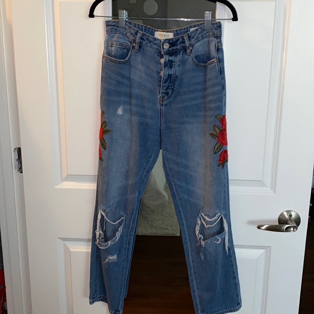 Pacsun mom jeans, size 25, ripped knees and rose detail stitching on each leg